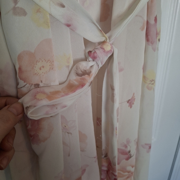 Beautiful Floral Sheer Robe - Picture 5 of 10